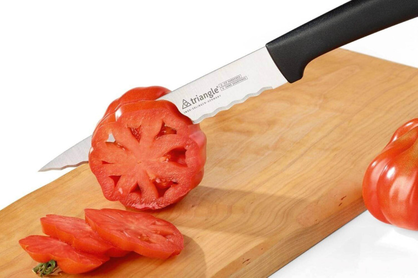 Cuchillo de cocina triangular de acero inoxidable y hoja ondulada 16cm