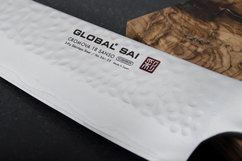 Global Sai 03 Cuchillo santoku japonésCuchillo santoku 19cm hoja martillada
