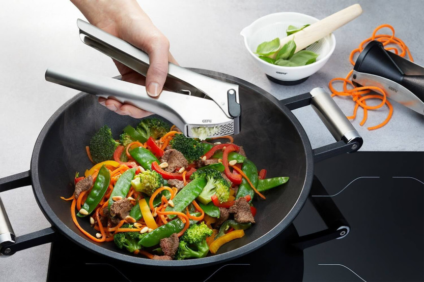 Vitlökspress Gefu Garlico rostfritt stål + skrapa