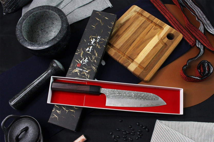 Hammered Japanese santoku knife Yu Kurosaki Shizuku 16.5cm steel SG2