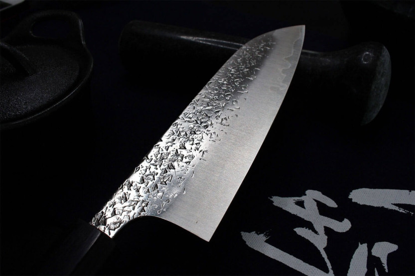 Hammered Japanese santoku knife Yu Kurosaki Shizuku 16.5cm steel SG2