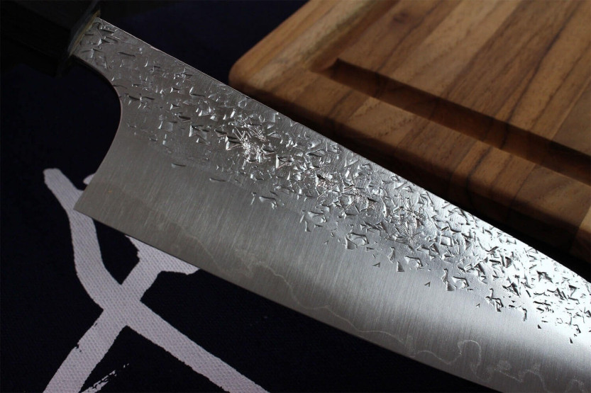 Vasaroitu japanilainen santokuveitsi Yu Kurosaki Shizuku 16.5cm teräs SG2