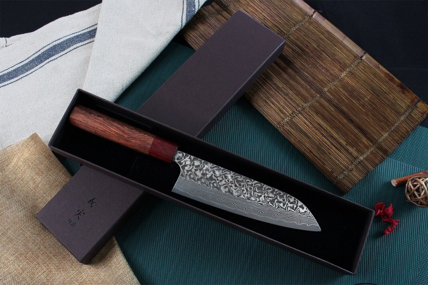 Yoshimi Kato 16,5 cm SG2 Damaskus håndlavet japansk santoku-kniv