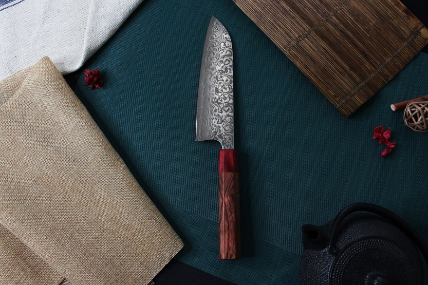 Japanisches handgefertigtes santokumesser Yoshimi Kato 16.5cm SG2 Damascus