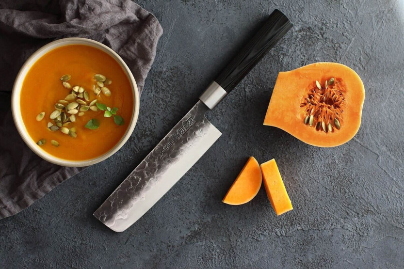Sæt med 3 Samura Blacksmith hamrede knive: universal + santoku + nakiri