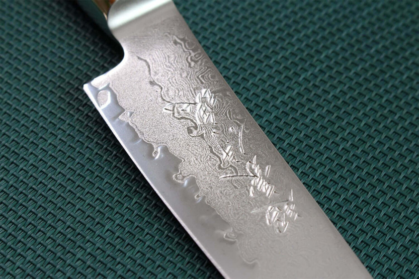 Yaxell SuperGou Ypsilon japanilainen kuorintaveitsi 12cm Damascus 193 kerrosta