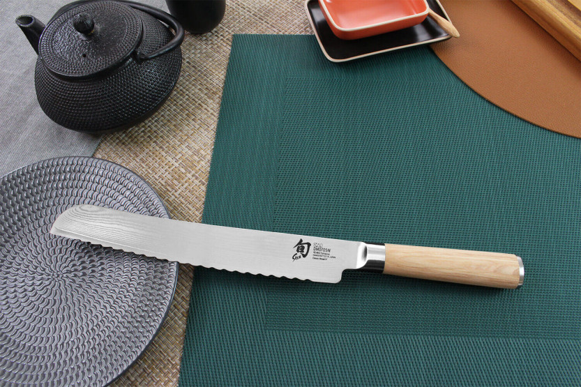 Kai Shun Klassisk vit damast 33 lager 23cm japansk brödkniv