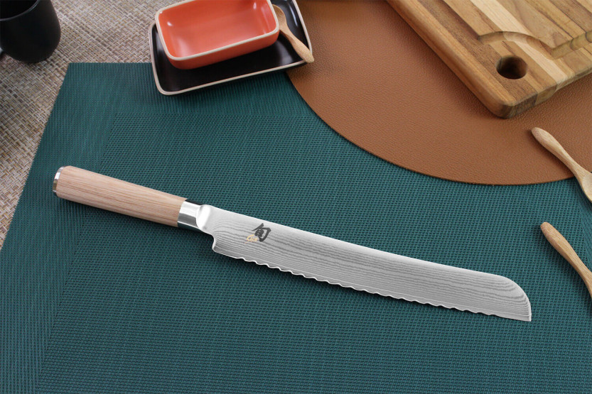 Japanisches Brotmesser Kai Shun Classic White Damast 33 Schichten 23cm