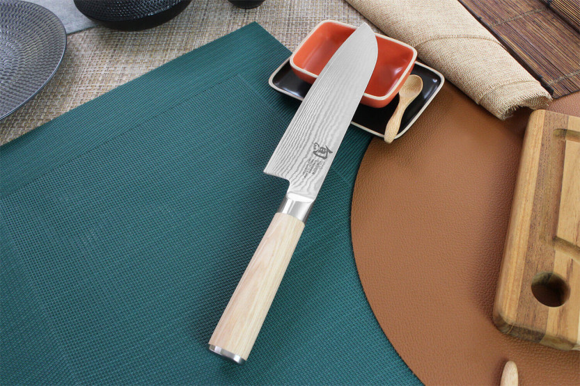 Kai Shun Classic Hvit damask 33 lag 18 cm japansk santoku-kniv