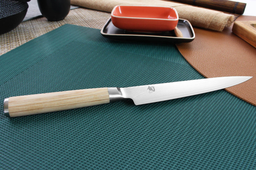cuchillo universal japonés Kai Shun Classic White Damascus 32-layer 15cm