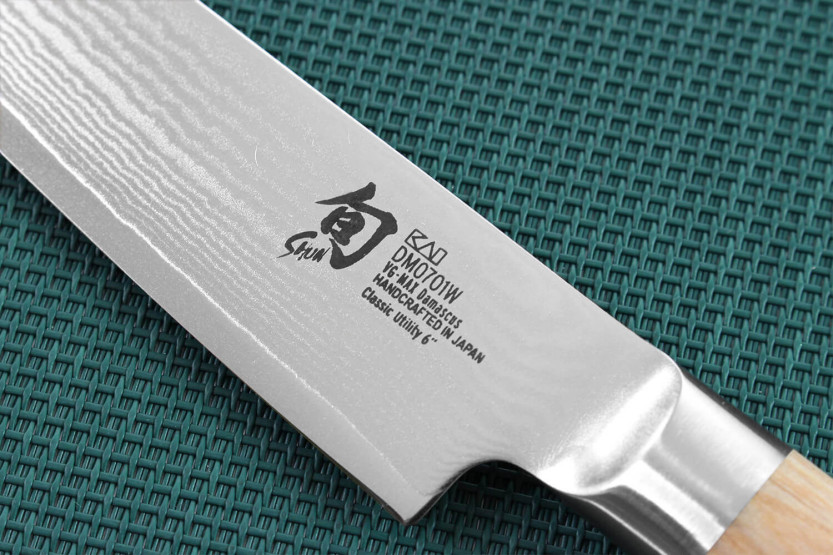 Kai Shun Classic White damask 32-lagers 15 cm japansk universalkniv