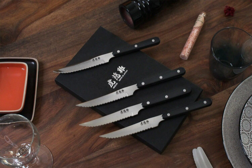Wusaki table set 4 steak knives 11cm