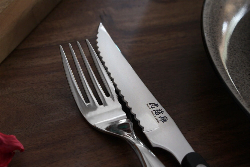 Wusaki bordsæt 2 steakknive 11 cm + 2 gafler