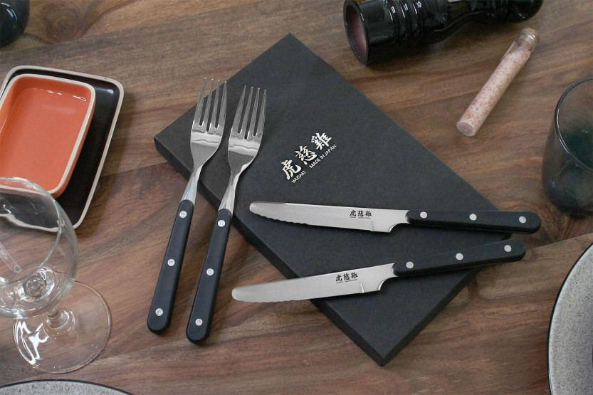 Conjunto de mesa Wusaki 2 facas para bifes de ponta redonda + 2 garfos