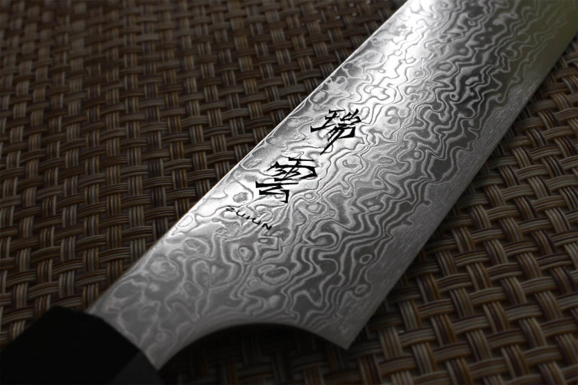 Kanetsugu Zuiun teräs SPG2 damascus 24cm japanilainen sujihiki veitsi
