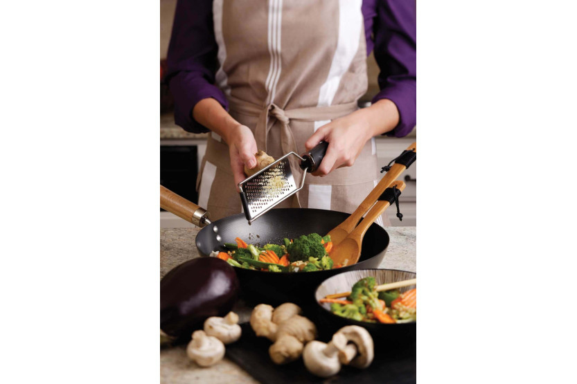 Microplane Gourmet grattugia a grana grossa con impugnatura nera