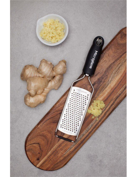 Microplane Gourmet grobe Reibe mit schwarzem Griff