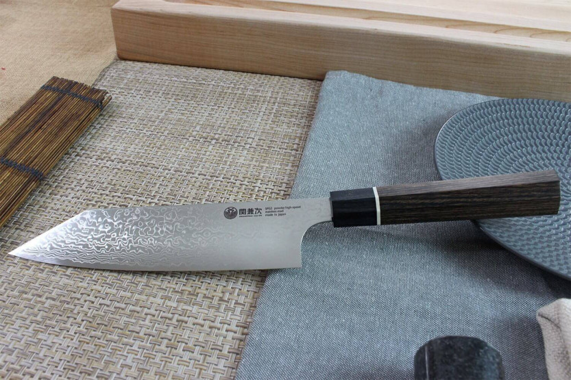 Kanetsugu Zuiun 18 cm stål SPG2 damaskus japansk santoku-kniv