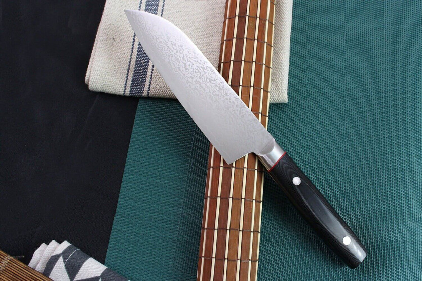 Kanetsugu Saiun 17 cm 65 lag damaskus japansk santoku-kniv
