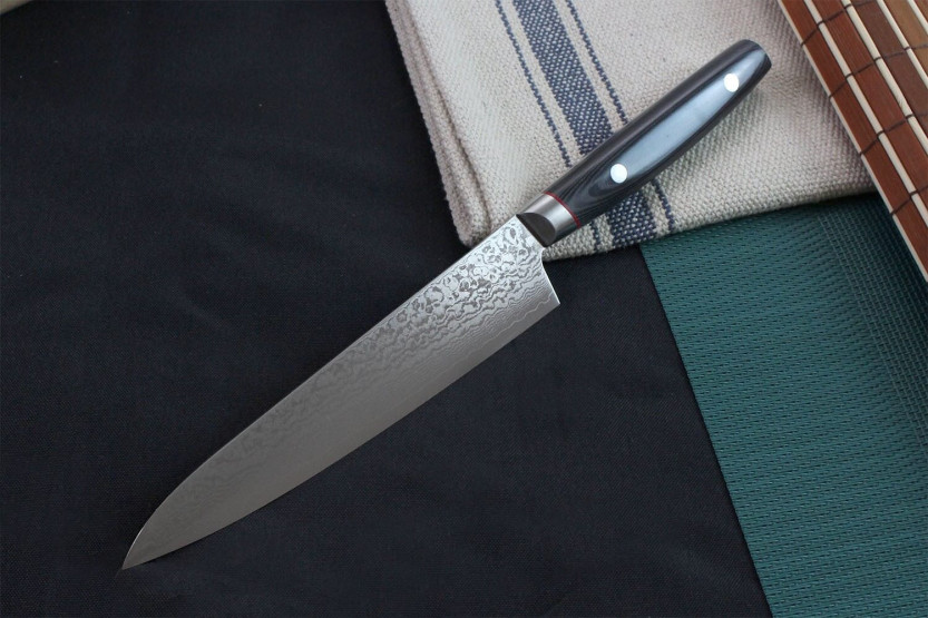 Kanetsugu Saiun 15cm damascus 65-kertainen japanilainen yleispuukko