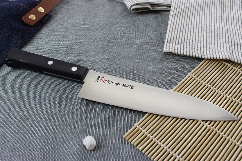 Kanetsugu Rev 21 japansk kokkekniv 18 cm med mikrotakket blad