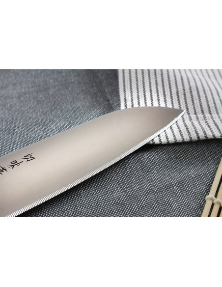 Kanetsugu Rev 21 japansk kokkekniv 18 cm med mikrotakket blad