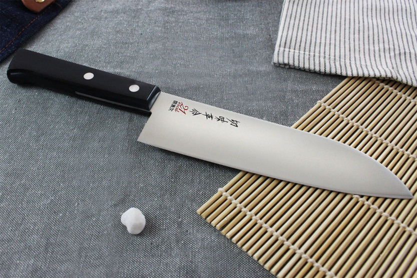 Kanetsugu Rev 21 japanilainen santoku veitsi 17cm mikro hammastettu terä