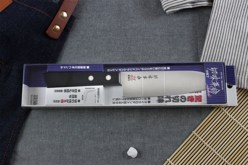 Kanetsugu Rev 21 Cuchillo santoku japonés 13,5cm hoja microdentada