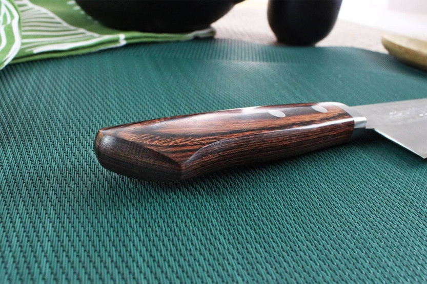 Faca de chef japonesa tradicional martelada Masutani de 18 cm