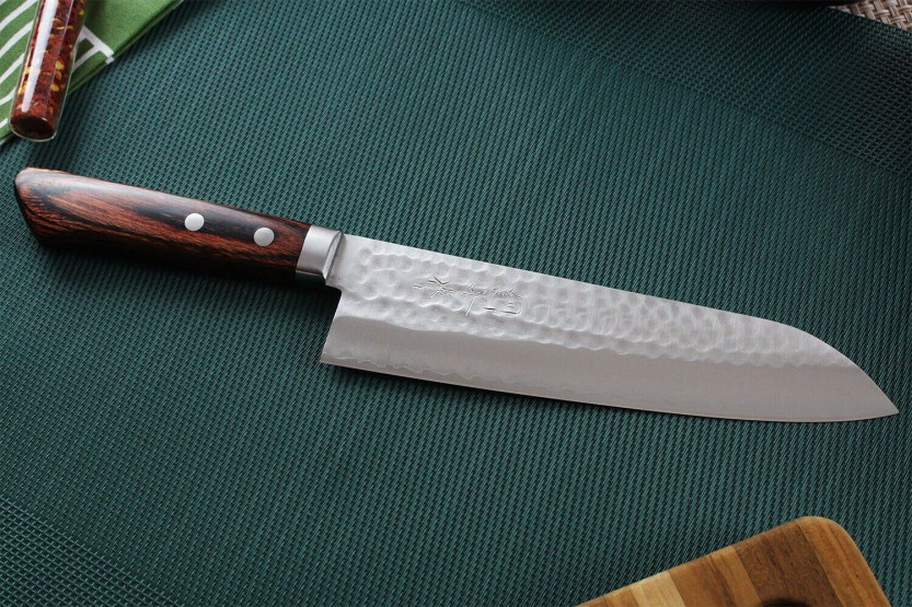 Faca de chef japonesa tradicional martelada Masutani de 18 cm