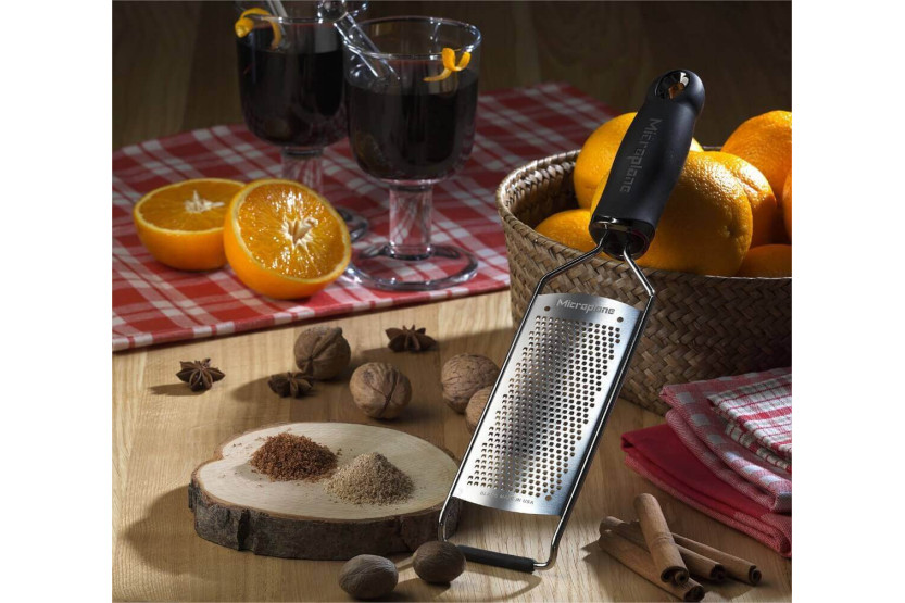 Microplane Gourmet grattugia fine manico nero