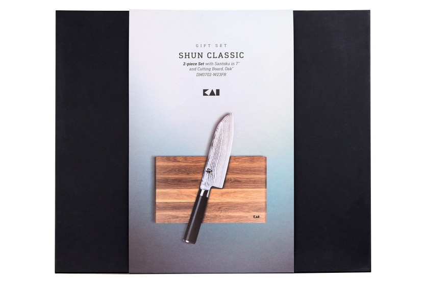 Boxset 1 Kai Shun Classic 18cm santokukniv + 1 gratis KAI träskiva