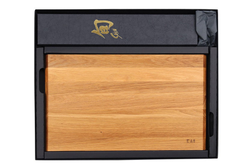 Boxset 1 Kai Shun Classic 18cm santokukniv + 1 gratis KAI träskiva