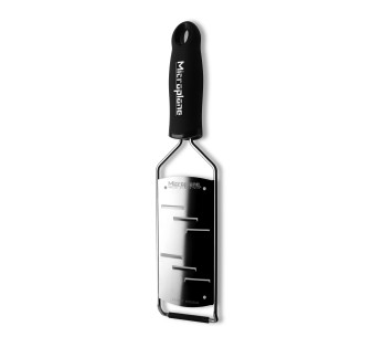 Raspadeira de corte largo Microplane Gourmet com cabo preto