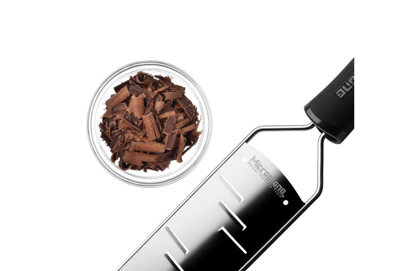 Raspa Microplane Gourmet a taglio largo con manico nero