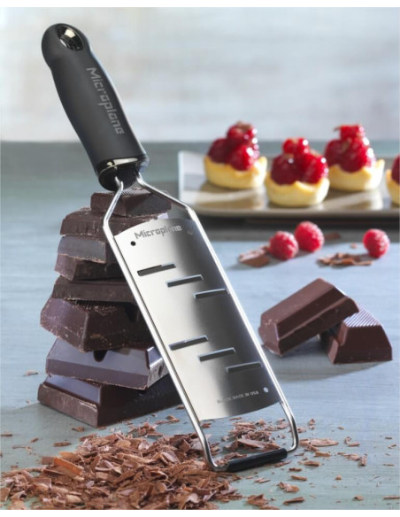 Raspadeira de corte largo Microplane Gourmet com cabo preto