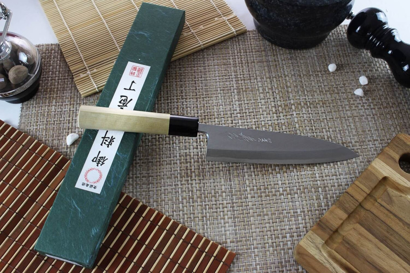 Faca mioroshi japonesa Yoshihiro Jyosaku White 2 de aço de 18 cm feita à mão