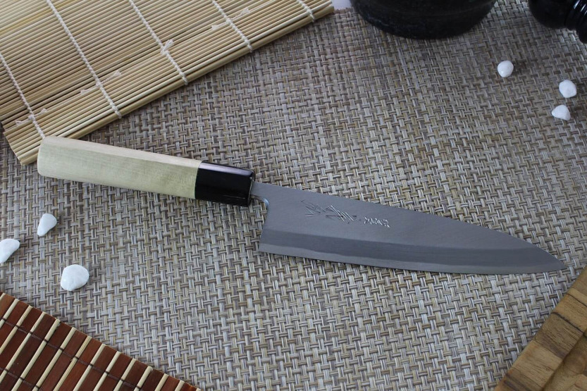 Faca mioroshi japonesa Yoshihiro Jyosaku White 2 de aço de 18 cm feita à mão
