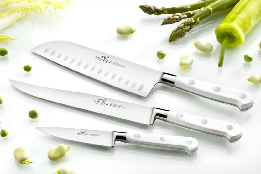 Sett med 3 Sabatier Toque blanche-kniver 100 % smidd med naglet håndtak