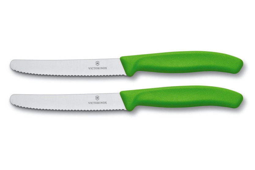 2 Victorinox pöytäveitsiä 11cm hammastettu terä pyöreä kärki vihreä kahva