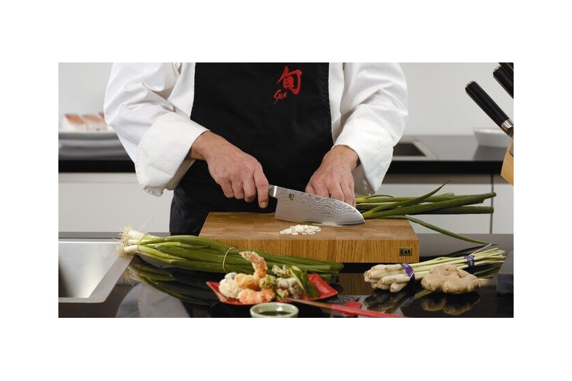KAI oak chopping board 39x26cm non-slip feet