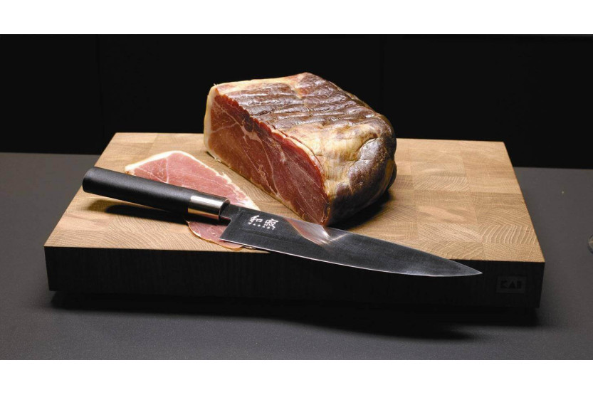3 Wasabi Black -veitsen sarja: ja 15cm ja Chef 20cm.