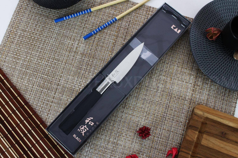 KAI Wasabi Nero coltello universale giapponese con lama da 10 cm
