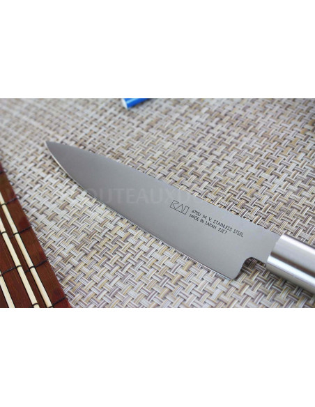 KAI Wasabi Black universalkniv japansk universalkniv med 15 cm blad