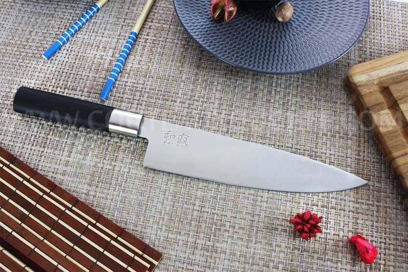 KAI Wasabi Musta Japanilainen keittiöveitsi 20cm terällä