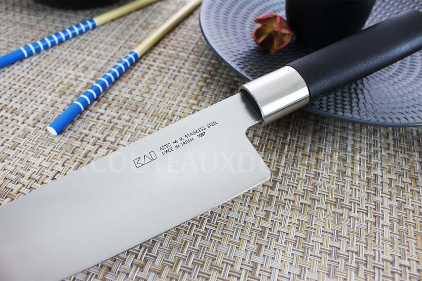 KAI Wasabi Cuchillo de cocinero japonés negro, 20 cm de hoja