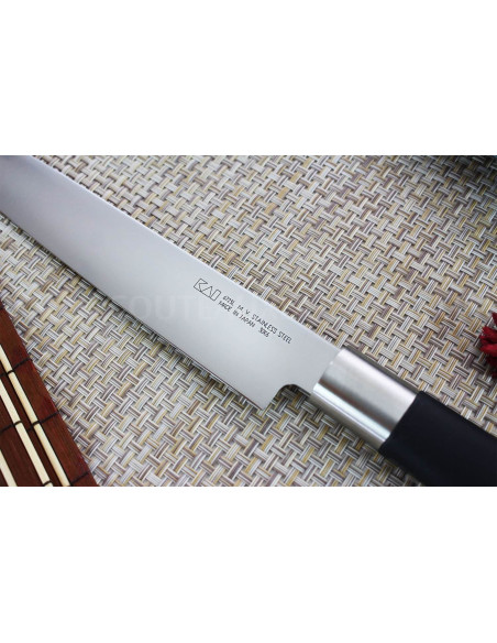 KAI Wasabi svart japansk skinkekniv med 23 cm blad