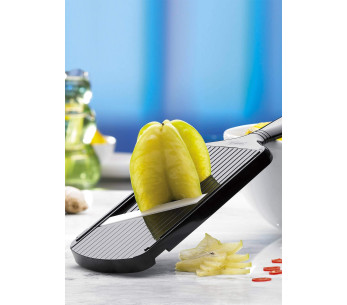 mandolina de cocina de cerámica negra ajustable KYOCERA con protector de dedos 2