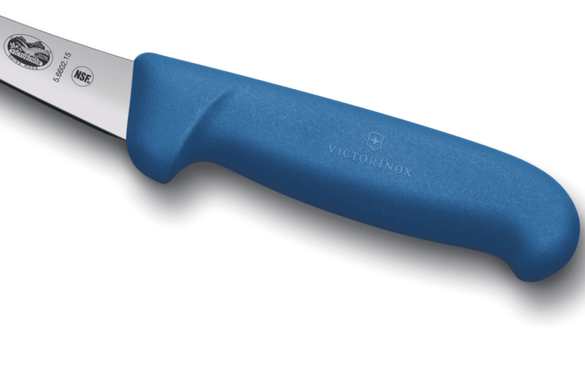 Coltello da disosso Victorinox 5.6602.15 lama rovesciata 15 cm manico in fibrox blu
