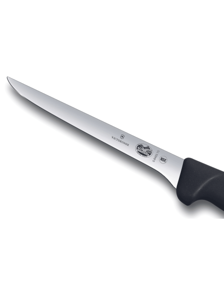 Coltello da disosso Victorinox 5.6403.15 lama stretta 15 cm manico in fibrox nero